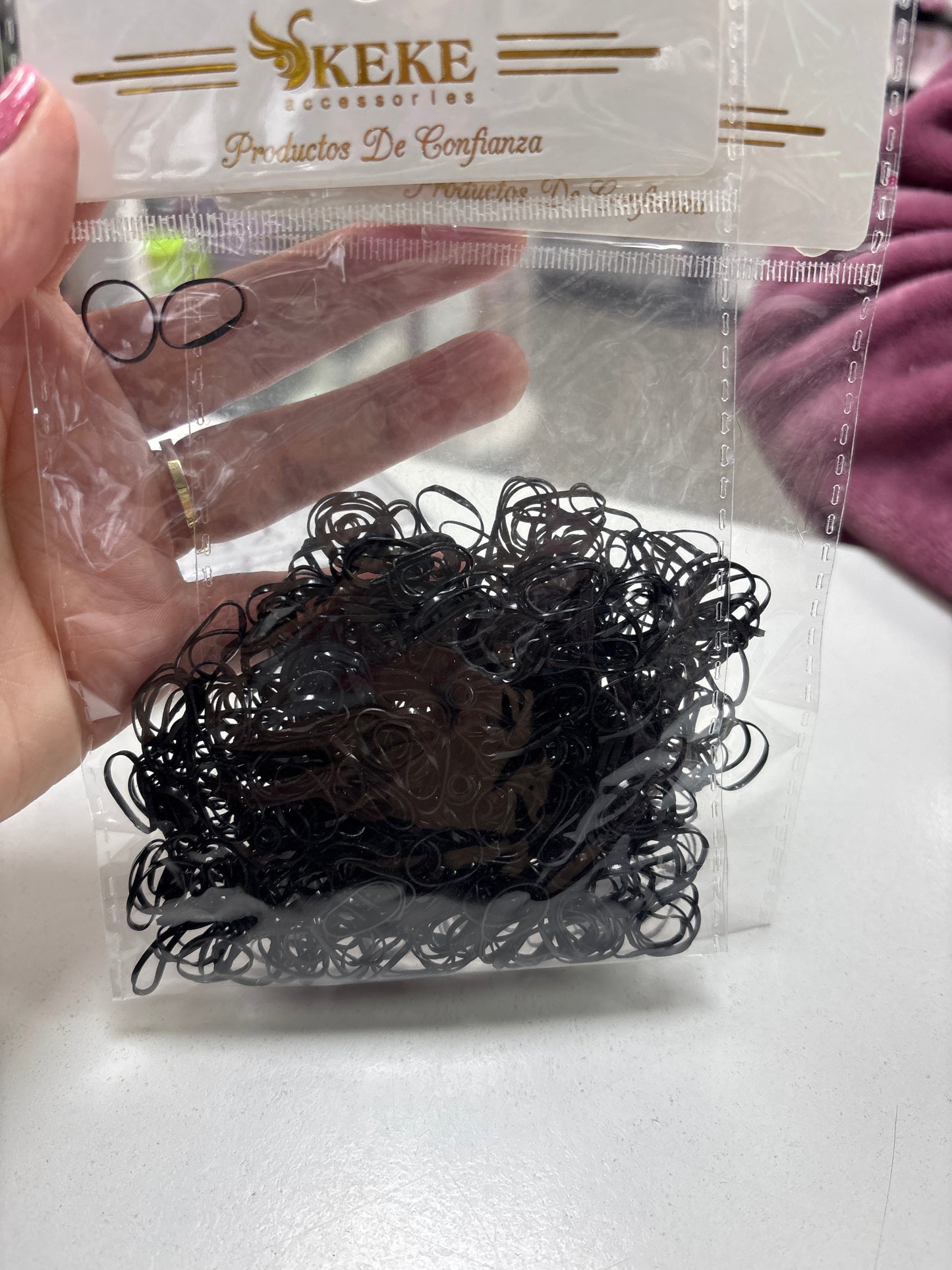Ligas negras para trenzas