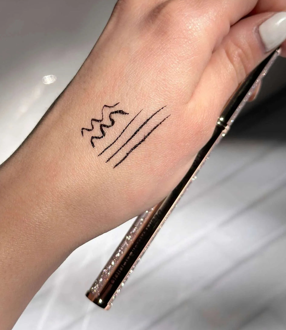 DELINEADOR DE OJOS PLUMON (NEGRO)