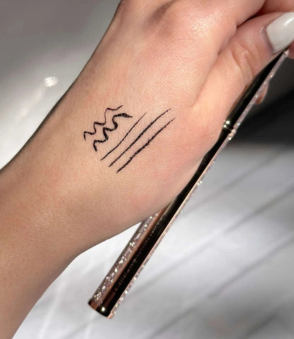 DELINEADOR DE OJOS PLUMON (NEGRO)